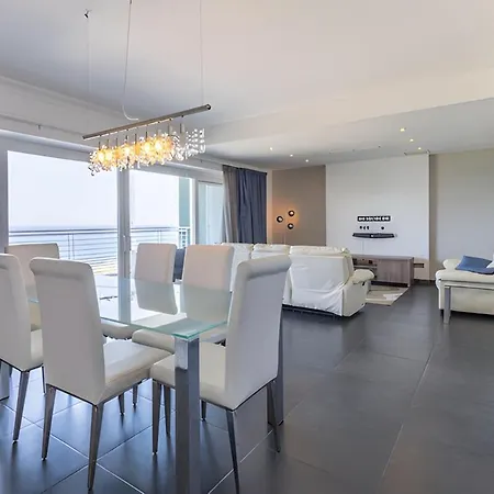 Luxury Coastal With Panoramic Views S9 شقة