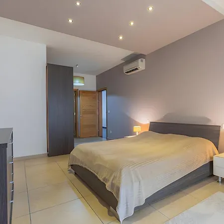 Luxury Coastal With Panoramic Views S9