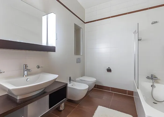 Luxury Coastal With Panoramic Views S9