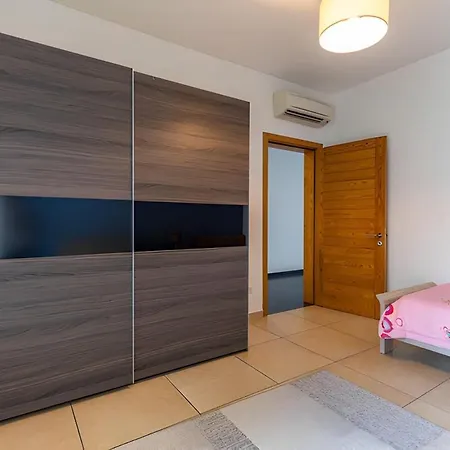 Luxury Coastal With Panoramic Views S9 斯利马